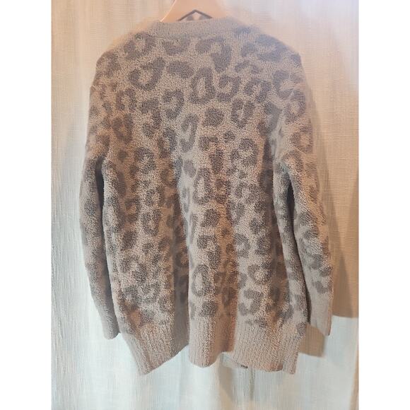 Barefoot Dreams CozyChic Leopard Cardigan Sweater Linen Warm Gray Sz Medium - Picture 6 of 6
